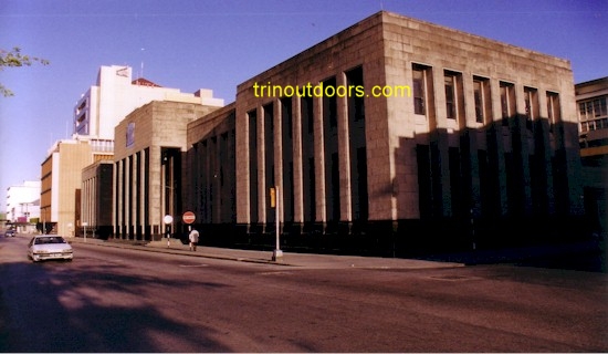 former central bank building.jpg (49205 bytes)
